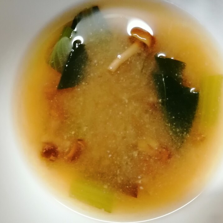 小松菜となめこの味噌汁